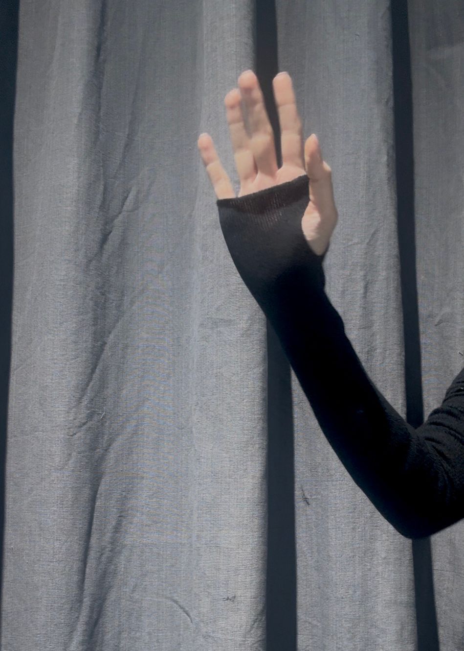 CORTO ARM SLEEVES CASHMERE BLACK